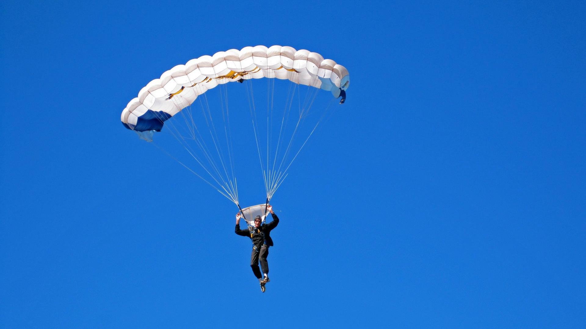 _花海盛典:在紫色薰衣草田中举行的艺术比赛_,薰衣草花海水彩画
