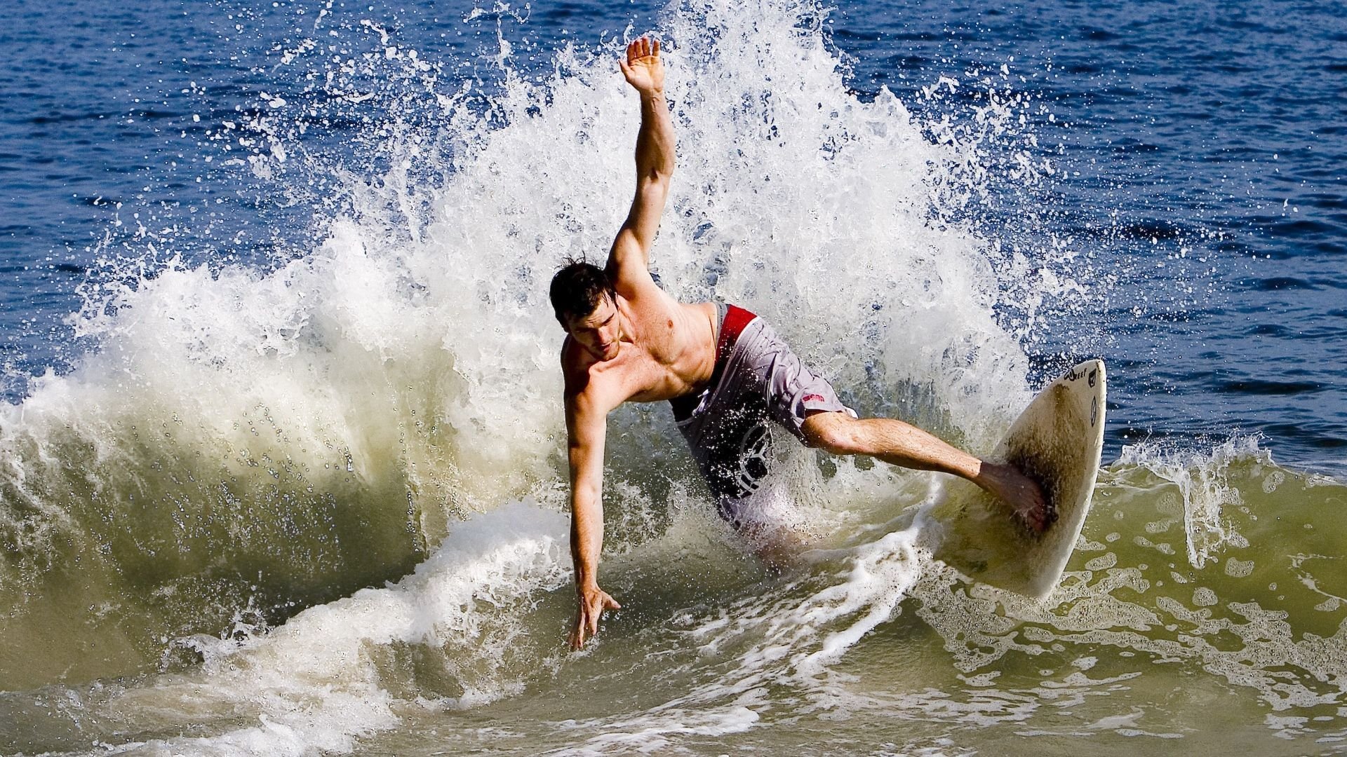 开云体育网址-“2025世界游泳锦标赛：谁能突破极限，斩获金牌？”